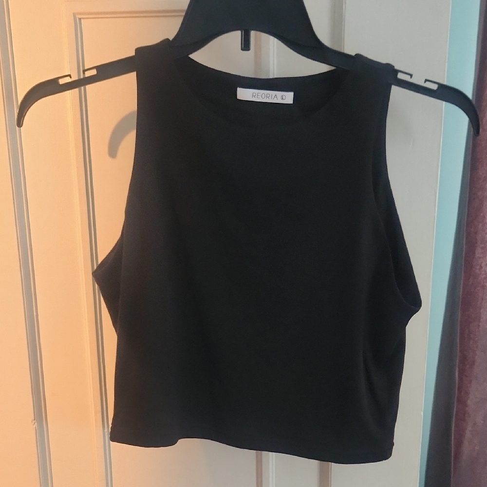 ReoRia Black Sleeveless Crop Tank Top